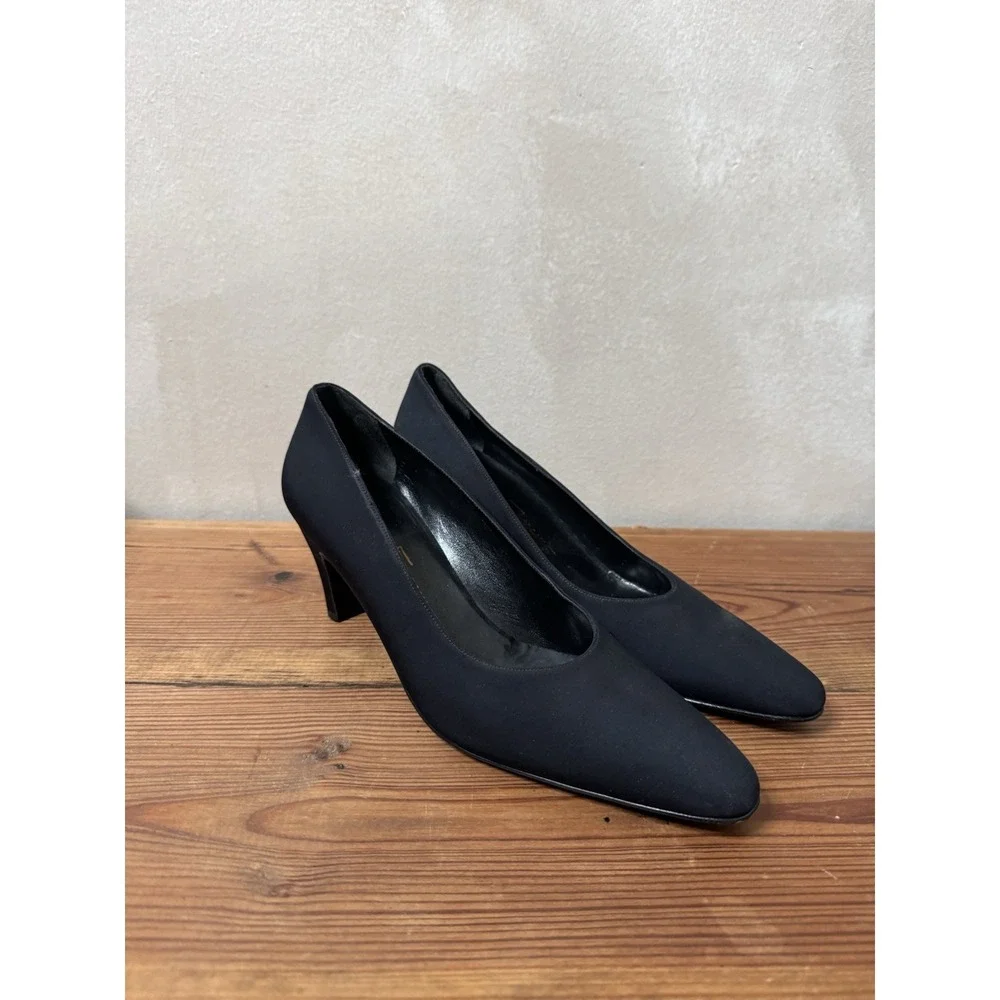 Salvatore Ferragamo Boutique Black Satin Kitten Heels Pumps Size 8 B Italy VTG